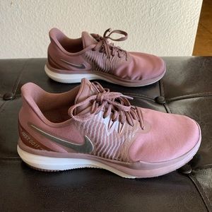 Women’s Nike In Season TR8